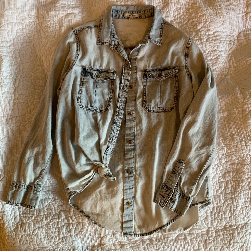 Really cute denim look button down shirt!
